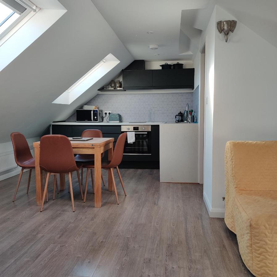 Delightful & Picturesque Modern Detached Apartment, Next To Chester Zoo, Near Park And Ride To City Centre Экстерьер фото