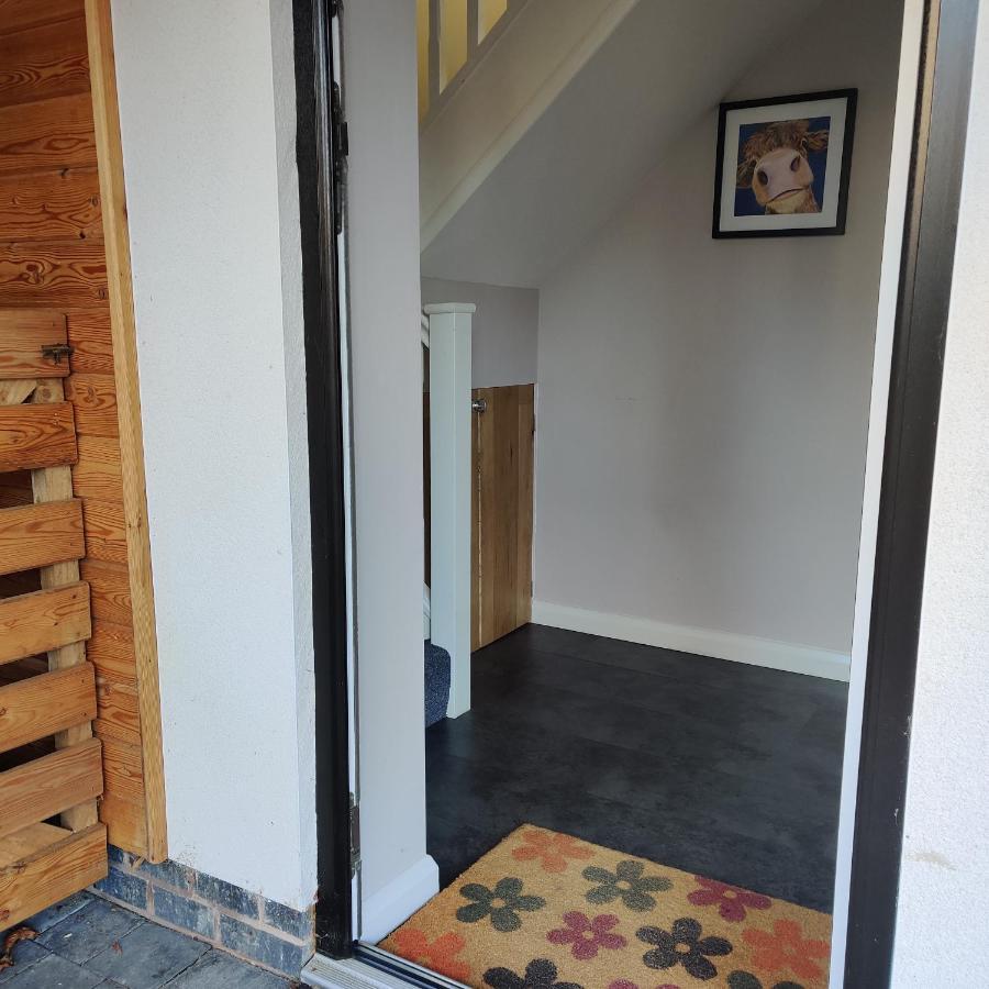 Delightful & Picturesque Modern Detached Apartment, Next To Chester Zoo, Near Park And Ride To City Centre Экстерьер фото