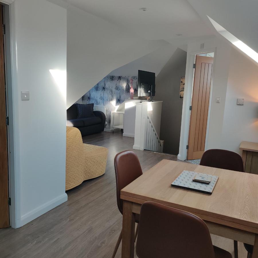Delightful & Picturesque Modern Detached Apartment, Next To Chester Zoo, Near Park And Ride To City Centre Экстерьер фото